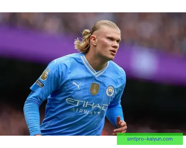 哈兰德在欧冠淘汰赛中状态回暖，表现备受关注